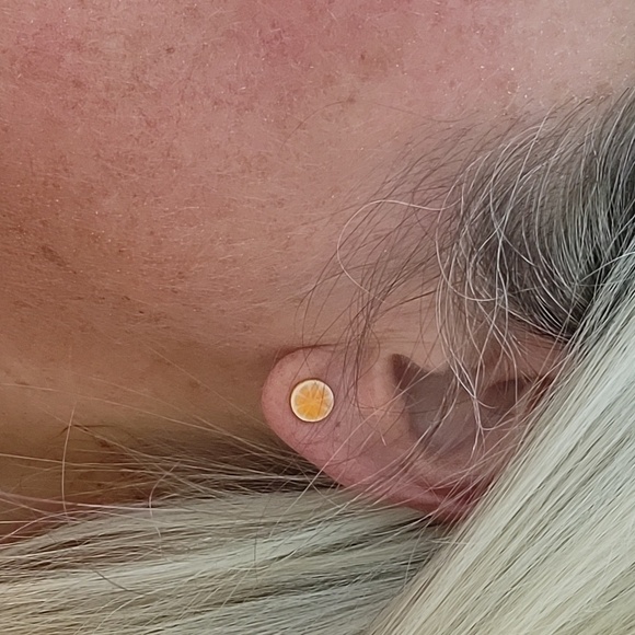 ORANGE SLICE POTTERY STUD EARRINGS - Picture 3 of 7